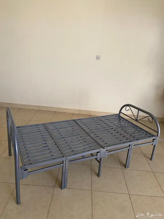 سرير حديد متنقل قابل للطي 2