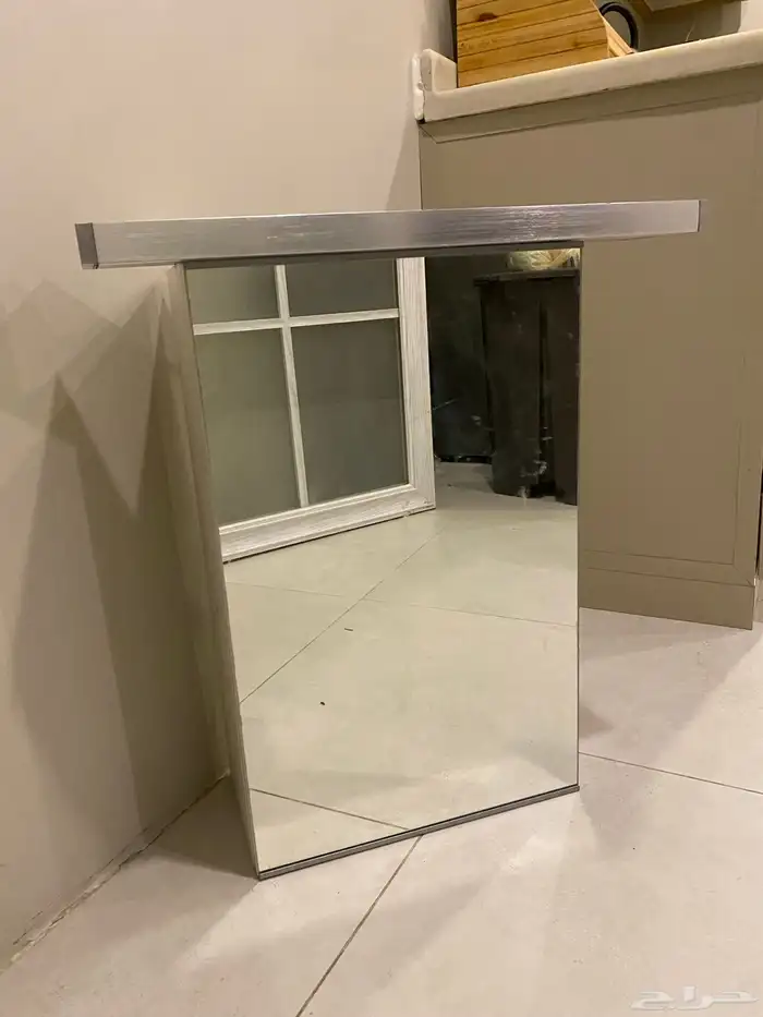 مرايه خلفها صندوق تنفع للمغسله او صيدليه او كذا اسعمال 2