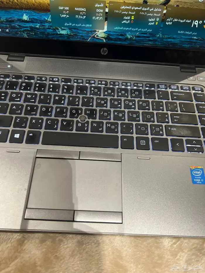 لابتوب hp للبيع شاشه لمس كيبورد مضيئ معاه شاحن اصلي فقط 2