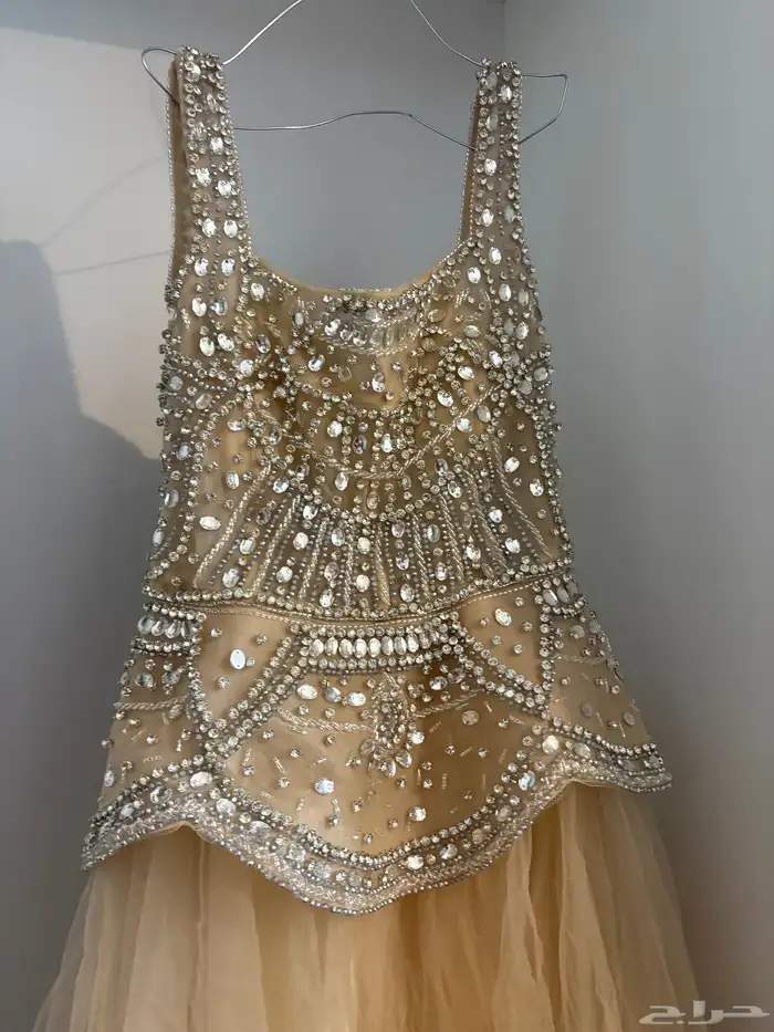 فستان جديد ما انلبس الا لبسه وحده شريته ب1400 وببيعه ب980 2