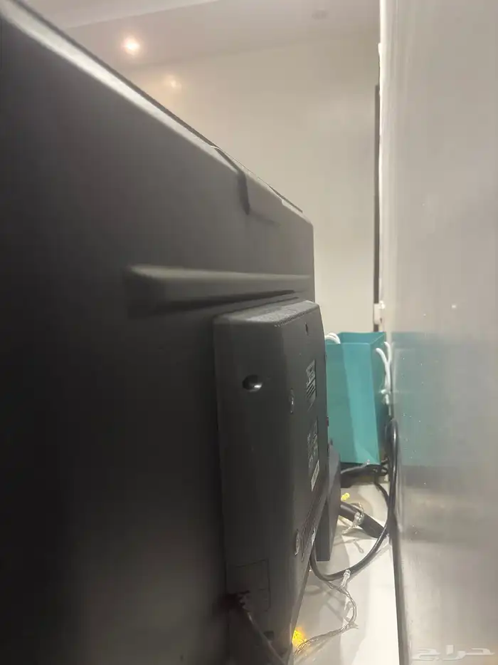 شاشه مع اغراضه و الريموت حقه 3