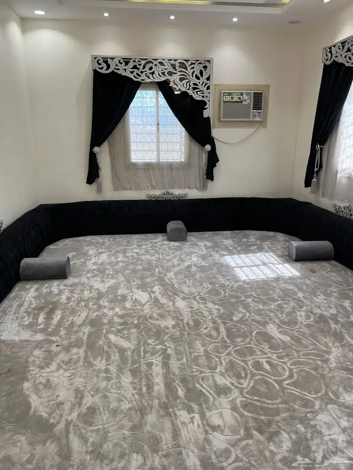 كنب مجلس ومقلط نظيف للبيع 5