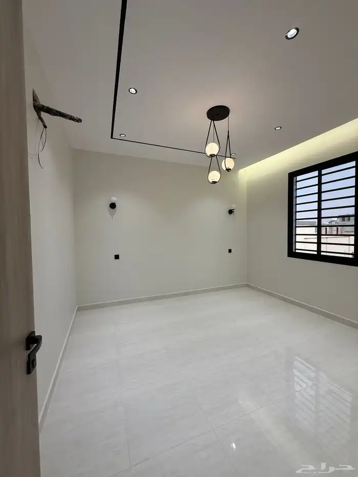 للبيع روف علوي بملحق وشقه ارضيه ببايكة سيارة ف احد رفيده. 42