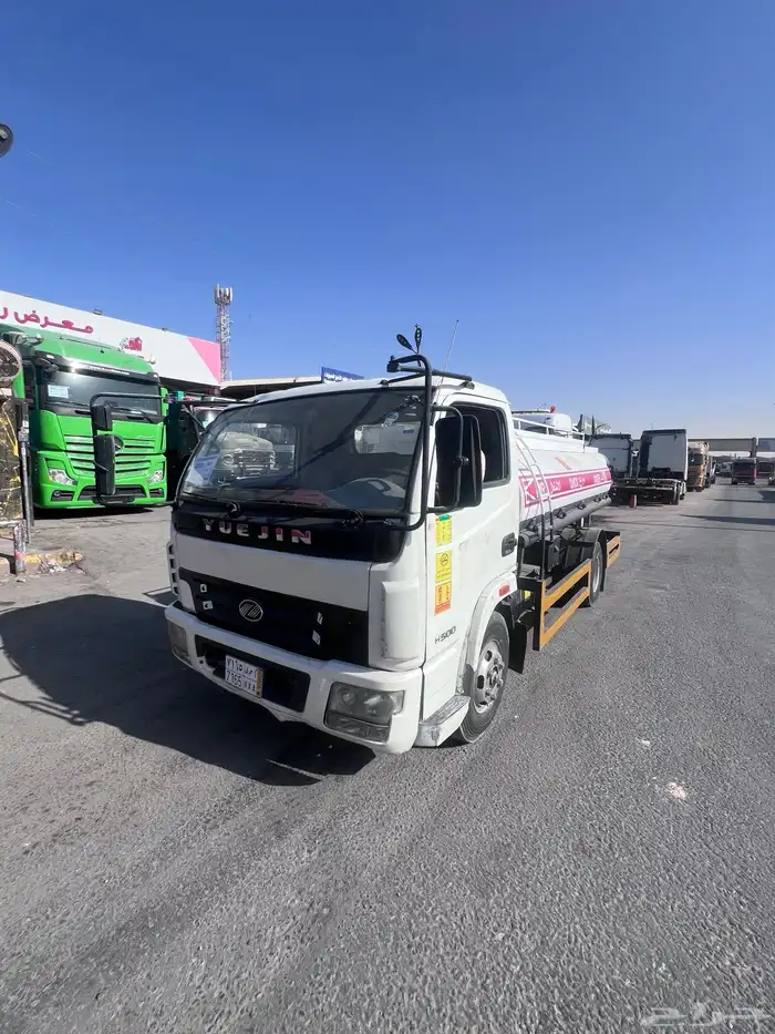 حراج معرض رائد للسيارات والشاحنات والمعدات كل يوم جمعه 9