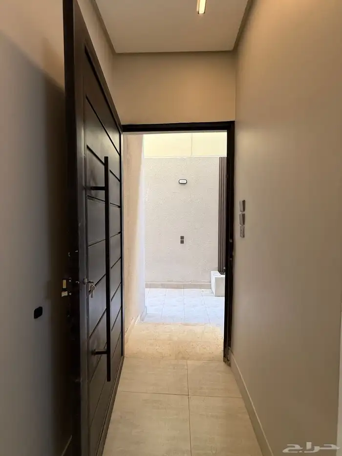 للبيع شقه ارضيه ببايكة سيارة حي المصيف مقابل نادي ضمك 11