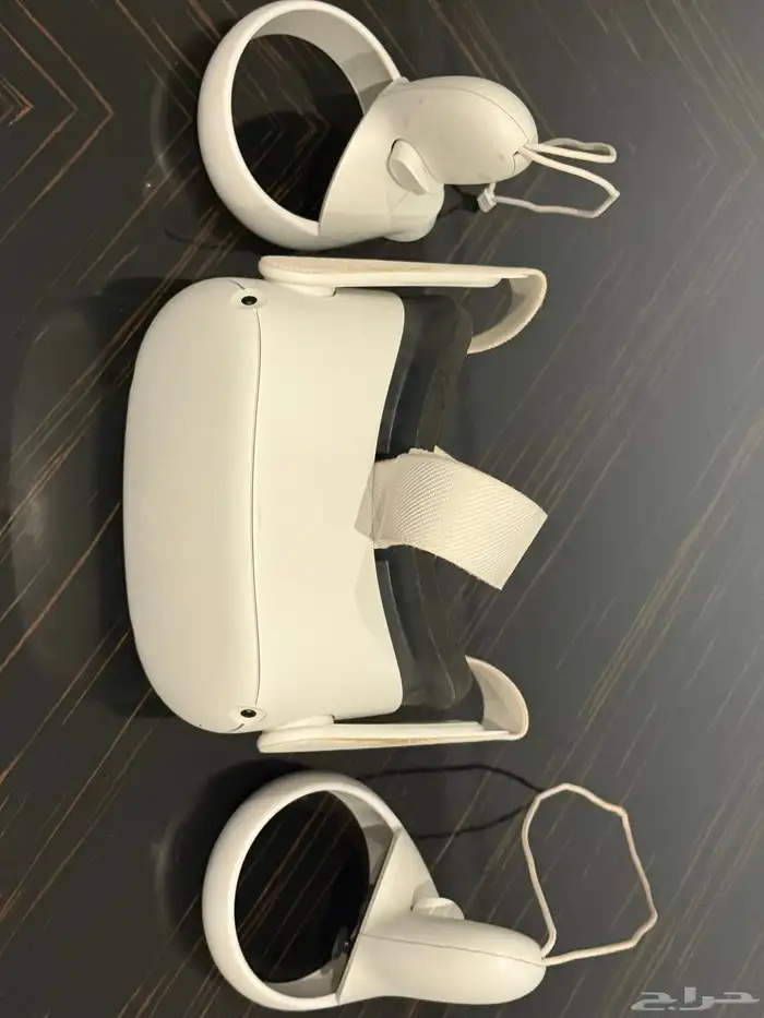 vr oculus quest 2 with charger في آر يجي مع شاحنه 0
