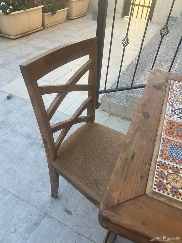 يوجد طاوله خشب ممتاز وطاولة بطراز إيراني ضيافه 0
