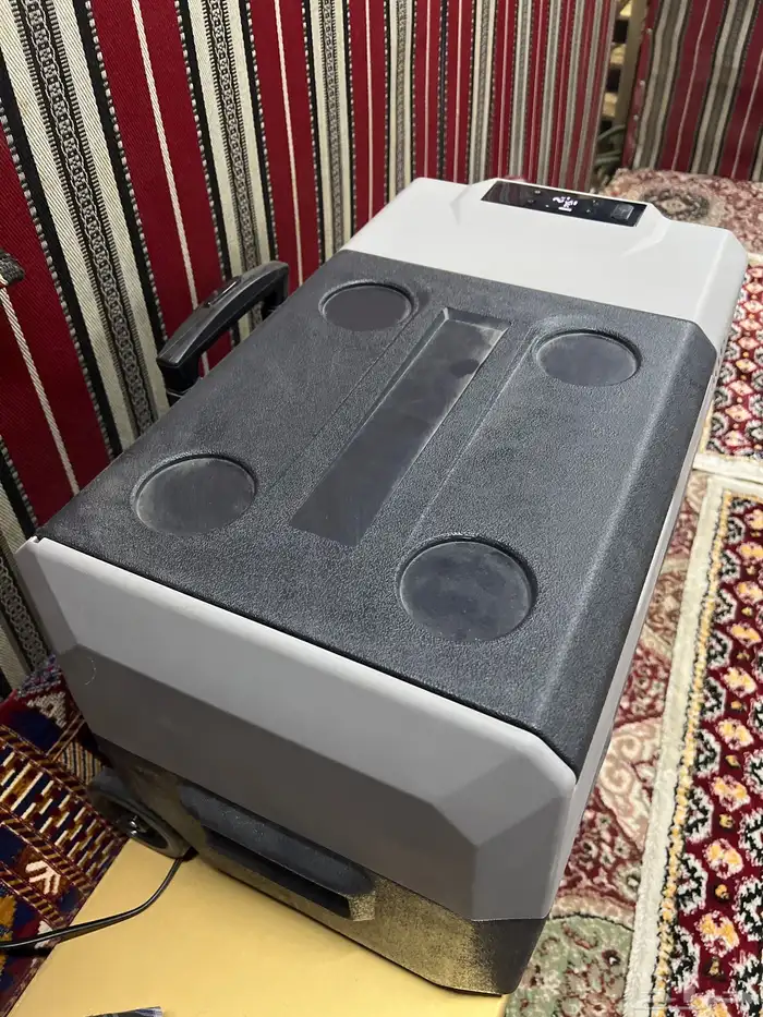 ثلاجة سيارة شحن متنقلة 30 لتر مع شاحن 1