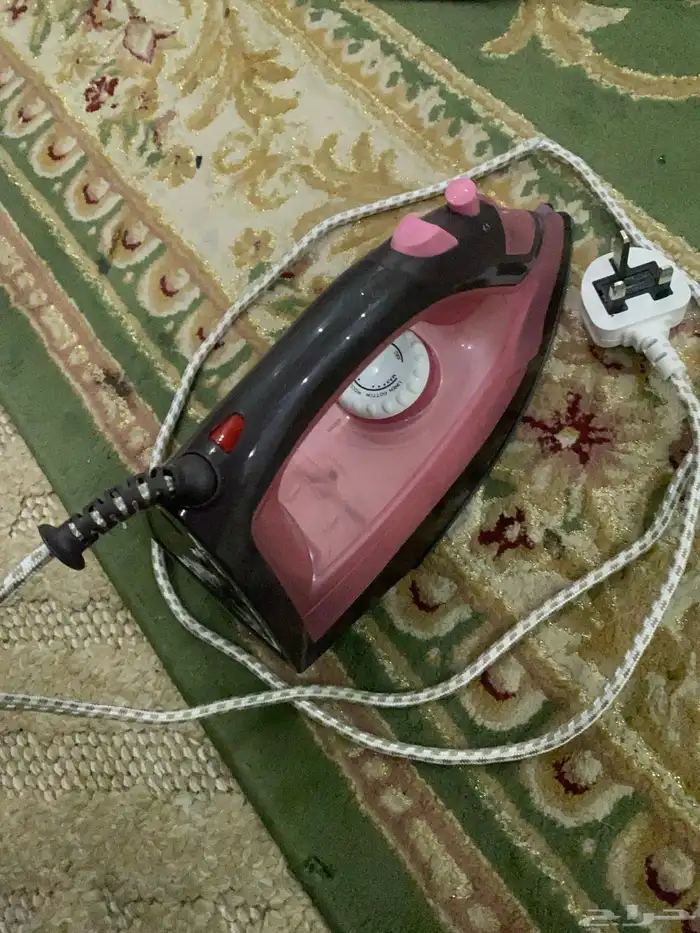 مكواة ملابس شبه جديدة استخدام قليل 0
