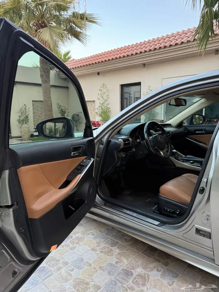 لكزس is350 2015 9