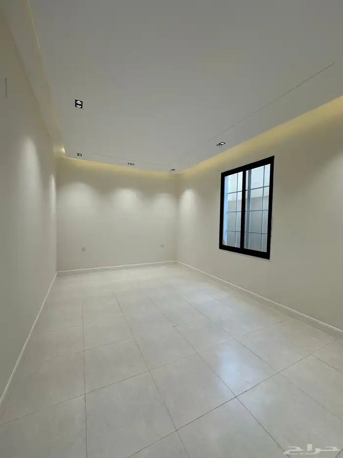 بالقرب من المطار شقة علوية للبيع 245 متر ببلكونة سعر مناسب 10