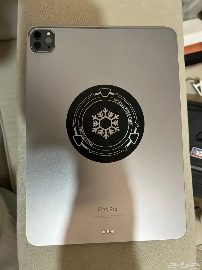 للبيع ايباد برو M2 ومروحة وكفر ديفا 2