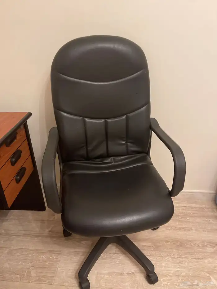 مكتب وكرسي دوار 2