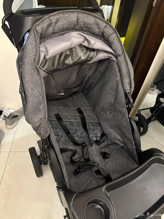 عربة أطفال ومدخل 5