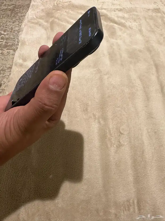 ايفون 15 برو نظيف بكرتونه بيعه مستعجله 4