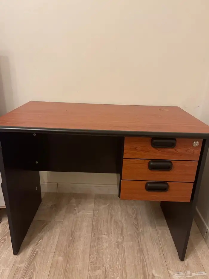 مكتب وكرسي دوار 1