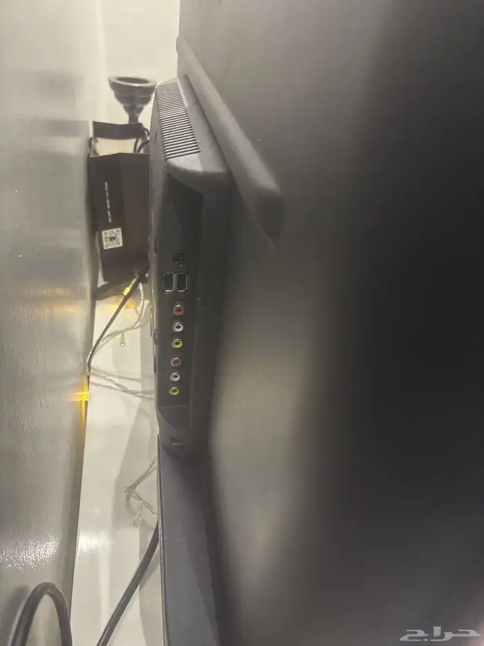 شاشه مع اغراضه و الريموت حقه 4