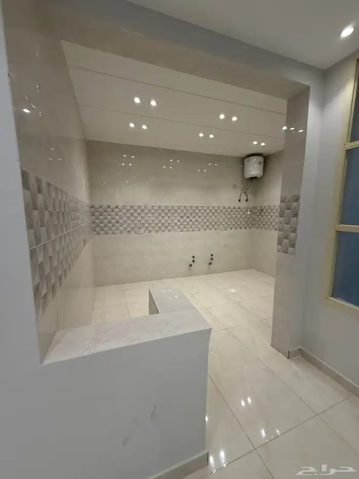 للبيع فيلا دورين وملحق بمسبح ومشب شمال خميس مشيط 850الف 24