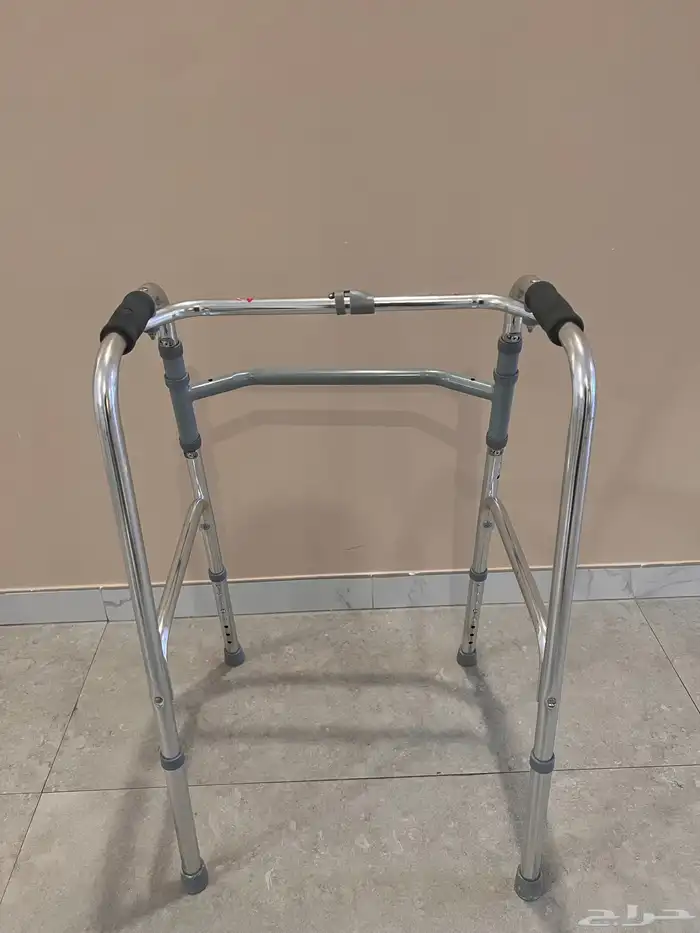 عكاز مستعمل لاكن جديد جودته زينه 0