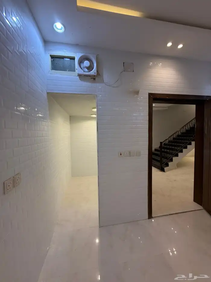 للبيع فيلا دورين وملحق بمسبح ومشب شمال خميس مشيط 850الف 10