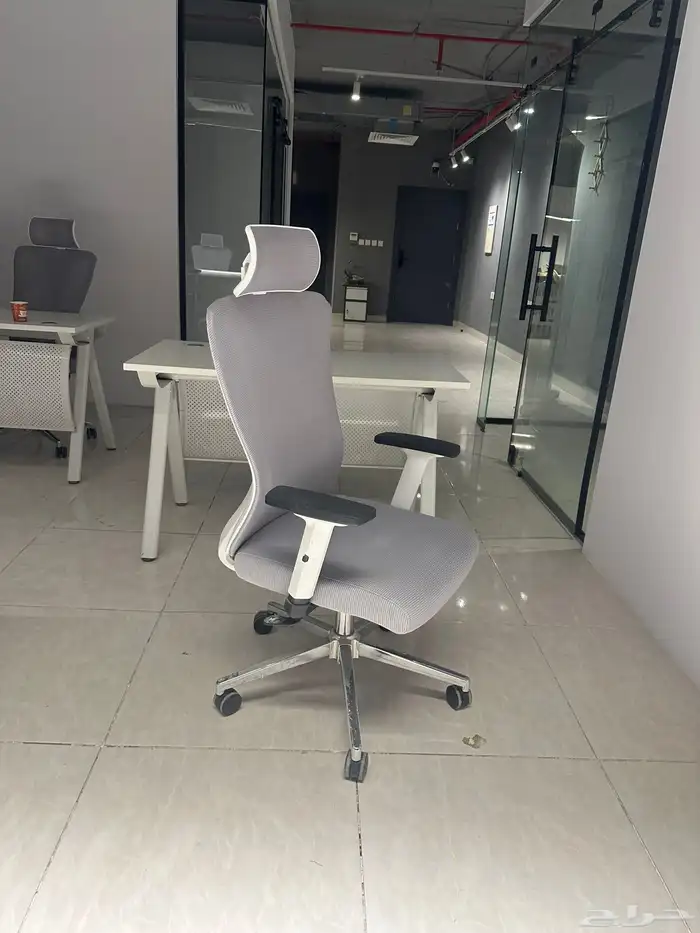 كراسي مكتب وطاولات 3