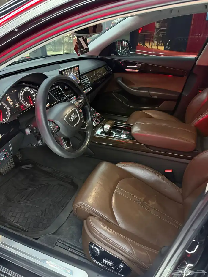 للبيع اودي A8موديل 2016اللون اسود قمه في النطافه 3