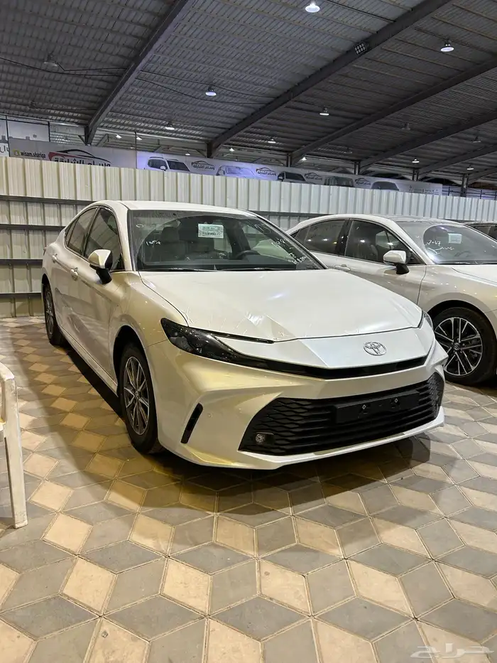 كامري 2025 E استاندر سعودي ابيض اسود تيتانيوم كحلي 35