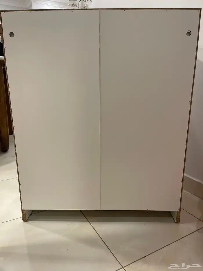 للبيع دولاب كتب من إيكيا بحالة ممتاز مع طاولة تلفزيون 2