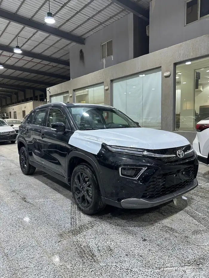 تويوتا اوربان كروزر لون اسود فل كامل موديل 2026 0