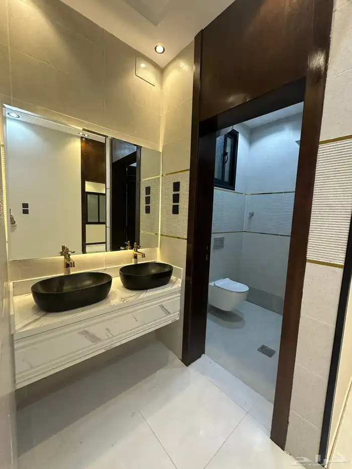 للبيع روفات علوية مودرن بموقع مميز 9 غرف شرق الخميس 10