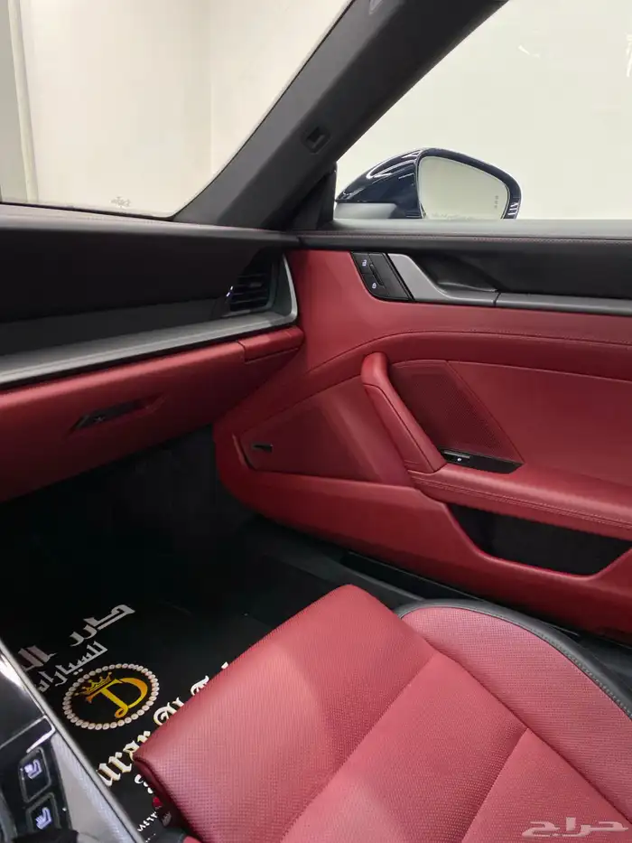 بورش كاريرا 12