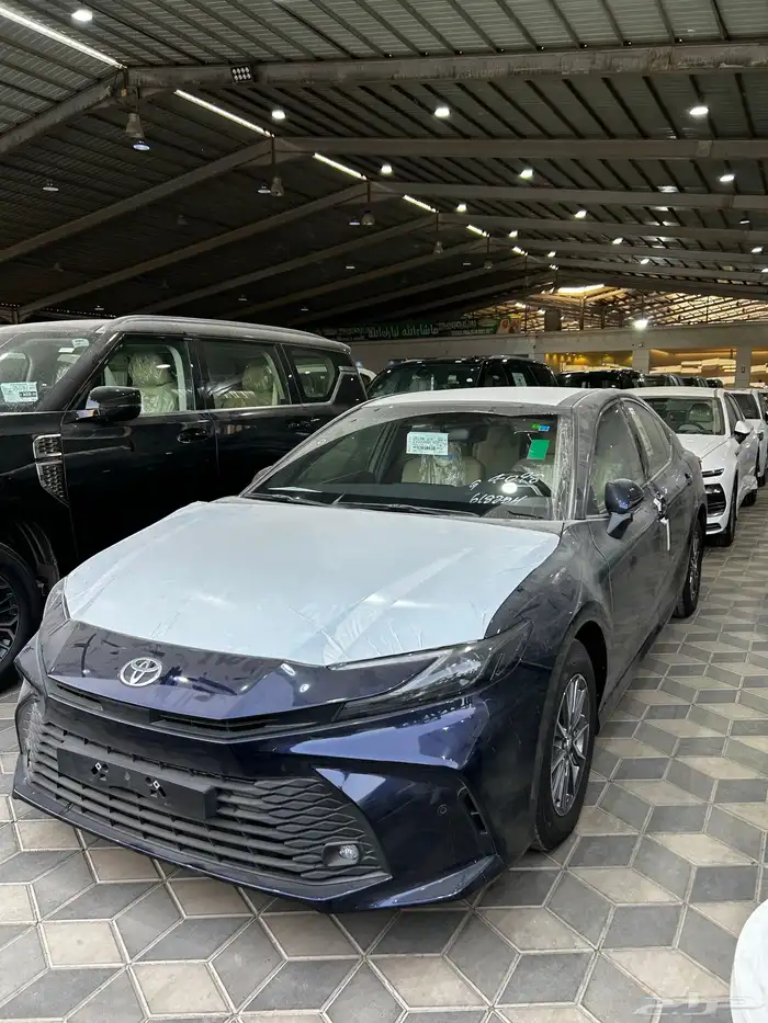 كامري 2025 E استاندر سعودي ابيض اسود تيتانيوم كحلي 20