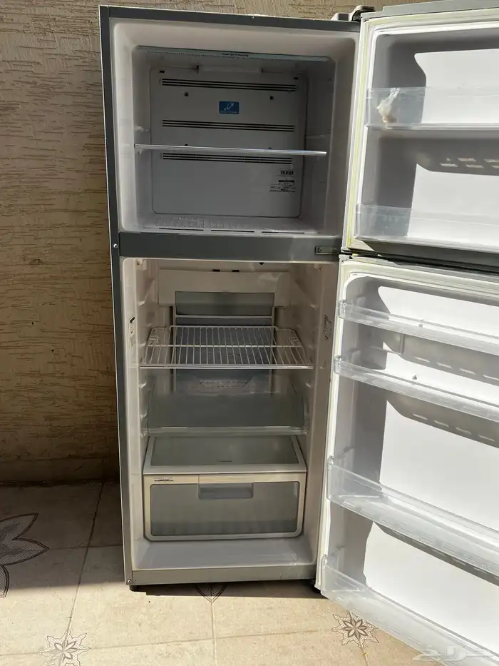 للبيع ثلاجه هيتاشي كبيره للبيع 0