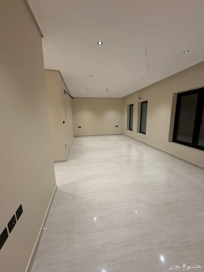 للبيع فيلا في الخبر العزيزية حي الصواري 8