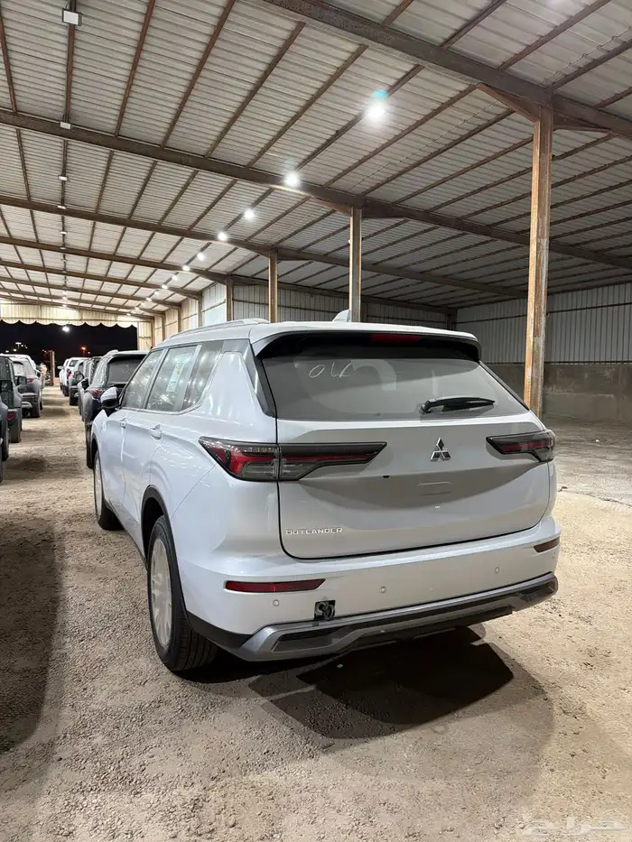 ميتسوبيشي اوتلاندر 2026 بانوراما ربع فل ب 101900 عرض شامل 1