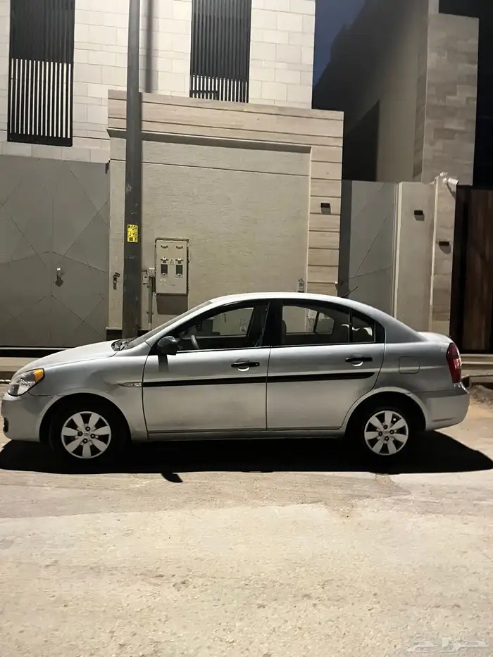 للبيع اكسنت 2010 2