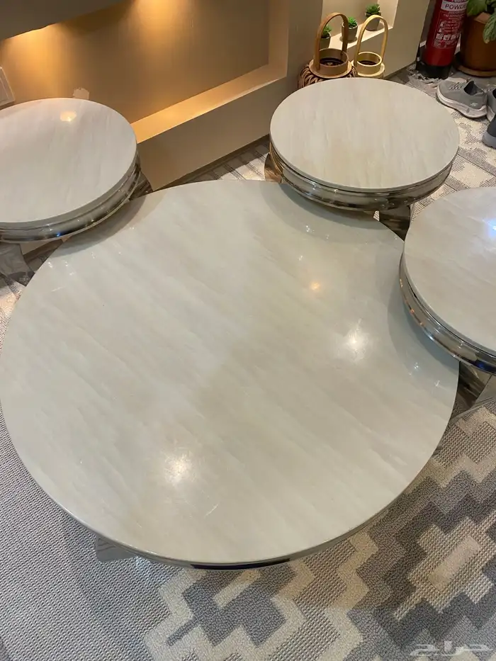 طاولة قهوة مع 3 طاولات خدمة 3