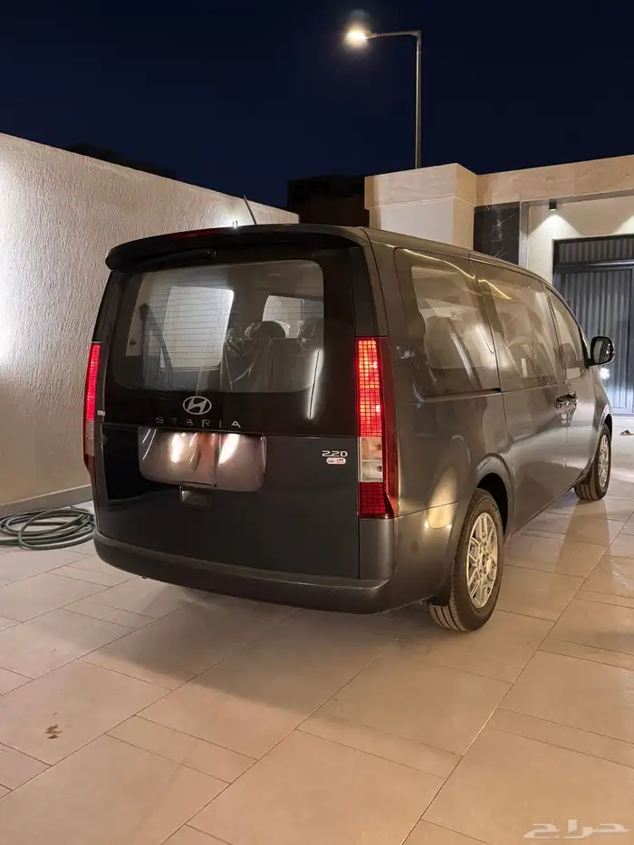 للبيع هونداي ستاريا 2025 4