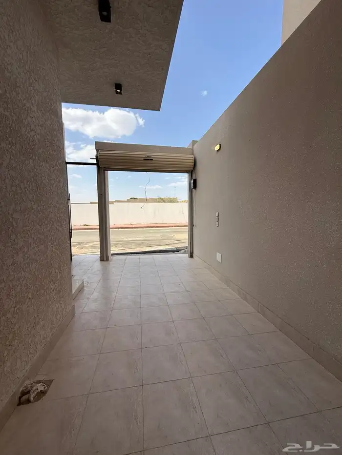 للبيع شقه ارضيه ببايكة سيارة حي المصيف مقابل نادي ضمك 4