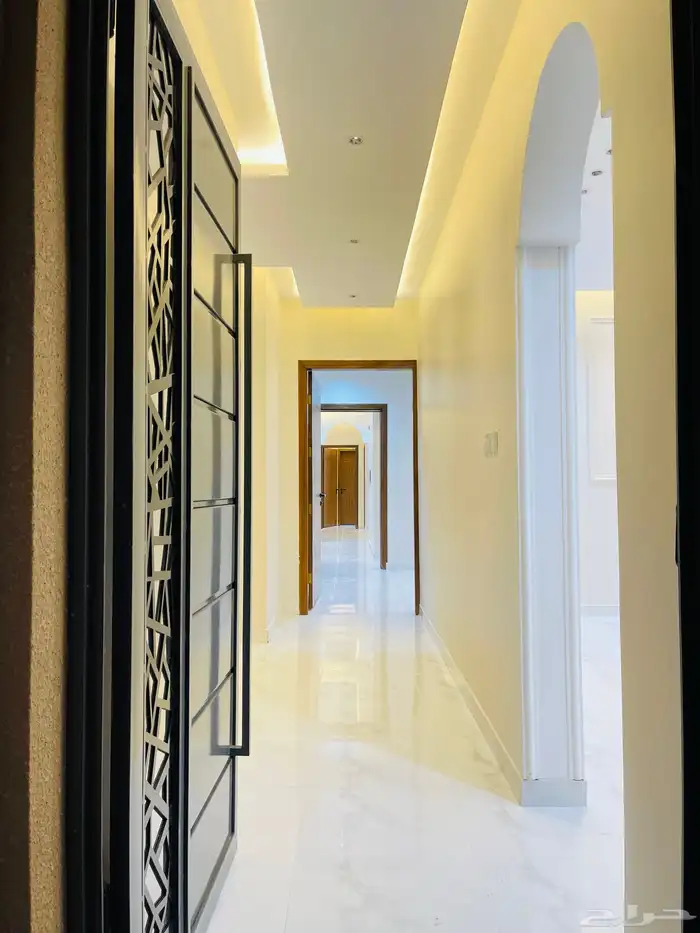 للبيع ادوار ارضي بحوش مدخل سيارة من 550 الف شمال الخميس 5