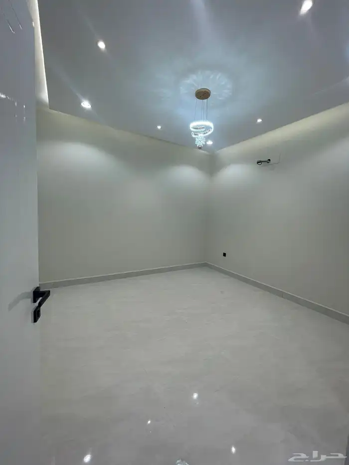 للبيع شقق مودرن أرضي وعلوي بالمحاله ابها 9