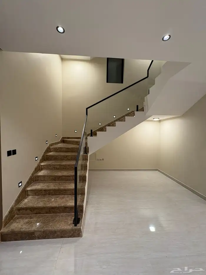 للبيع فيلا في الخبر العزيزية حي الصواري 5