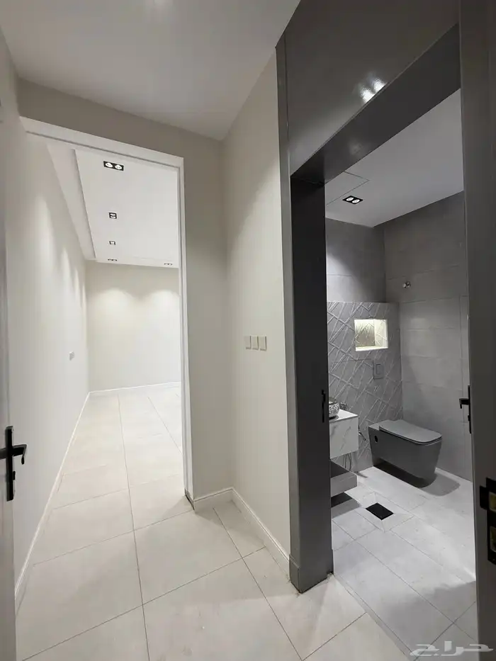 للبيع دور ثاني 6 غرف بأبها- قرب منتزة المطار بسعر 550 الف 24