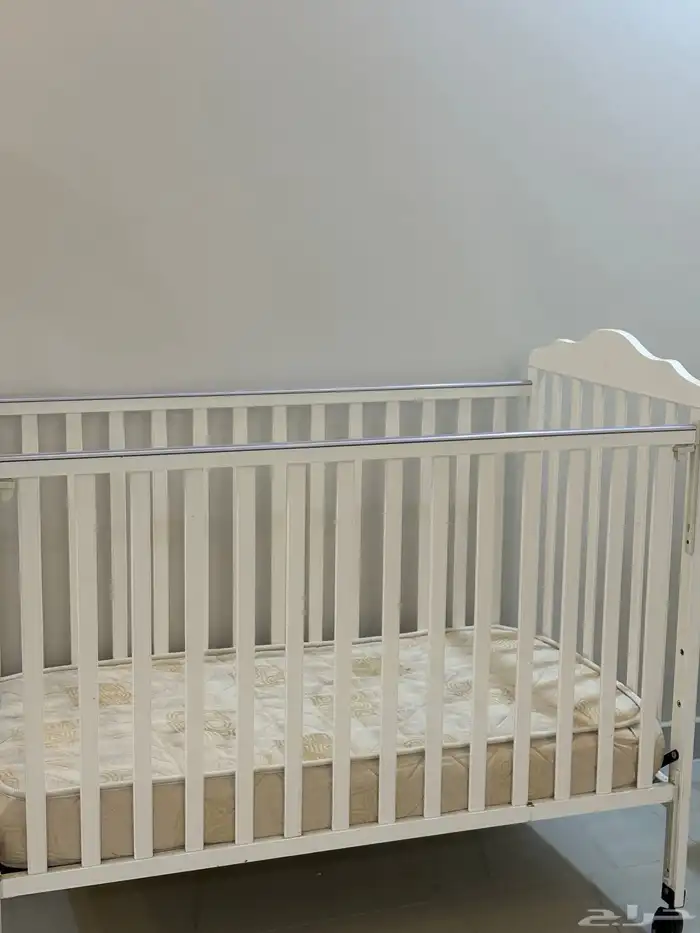 سرير اطفال 1
