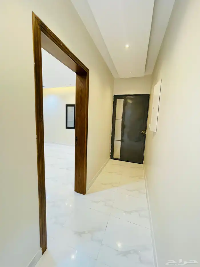 للبيع ادوار ارضي بحوش مدخل سيارة من 550 الف شمال الخميس 15