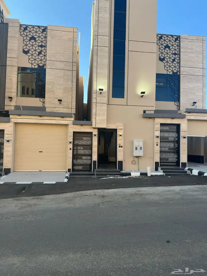 للبيع روفات علوية مودرن بموقع مميز 9 غرف شرق الخميس 0