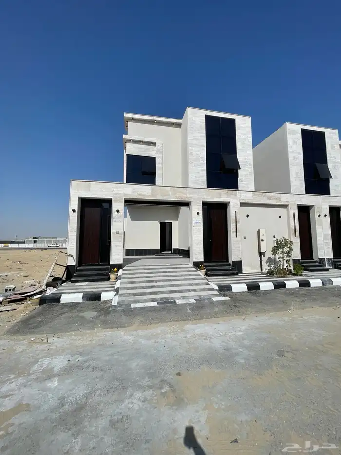 فيلا مع شقة للبيع حي العروبه 1