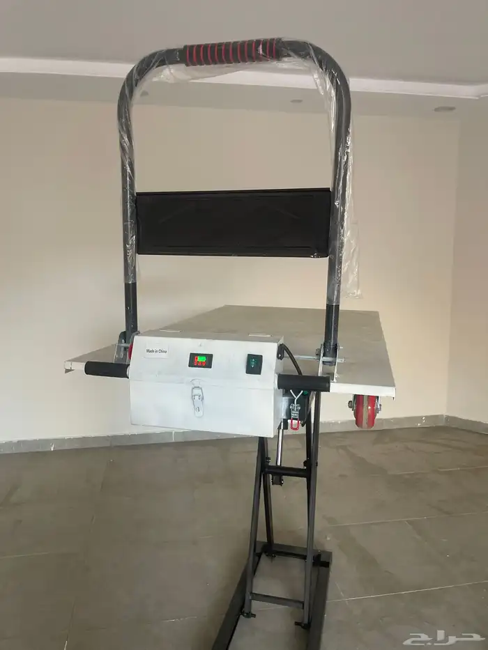عربة رفع ترفع إلى ثلاث مئة كيلو 0