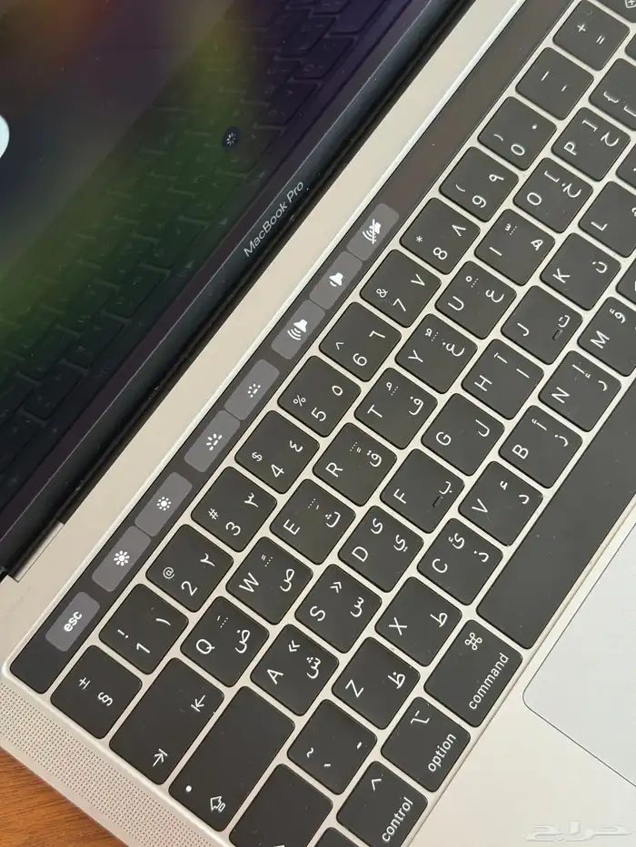 ماك بوك برو 2018 مع تتش بار 5