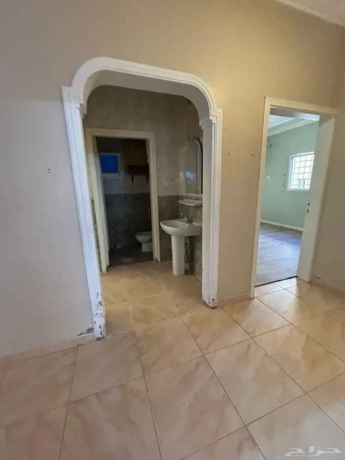 للإيجار دور في فيلا حي الملك فيصل 1